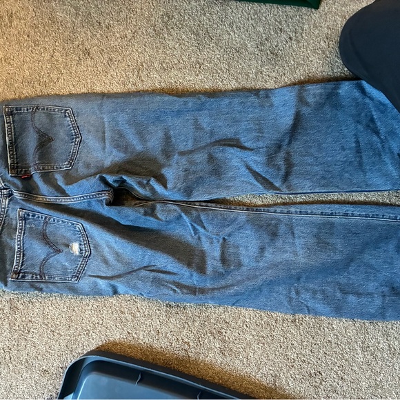 Levi Distressed Blue Jeans - Picture 2 of 4
